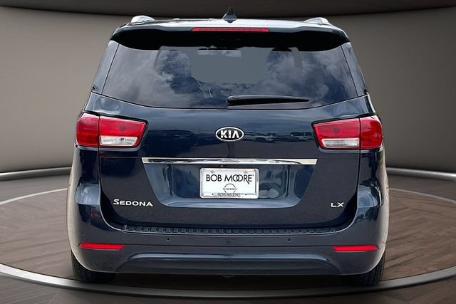Used 2017 Kia Sedona LX w/ LX Essentials Premium Package FWD image 4