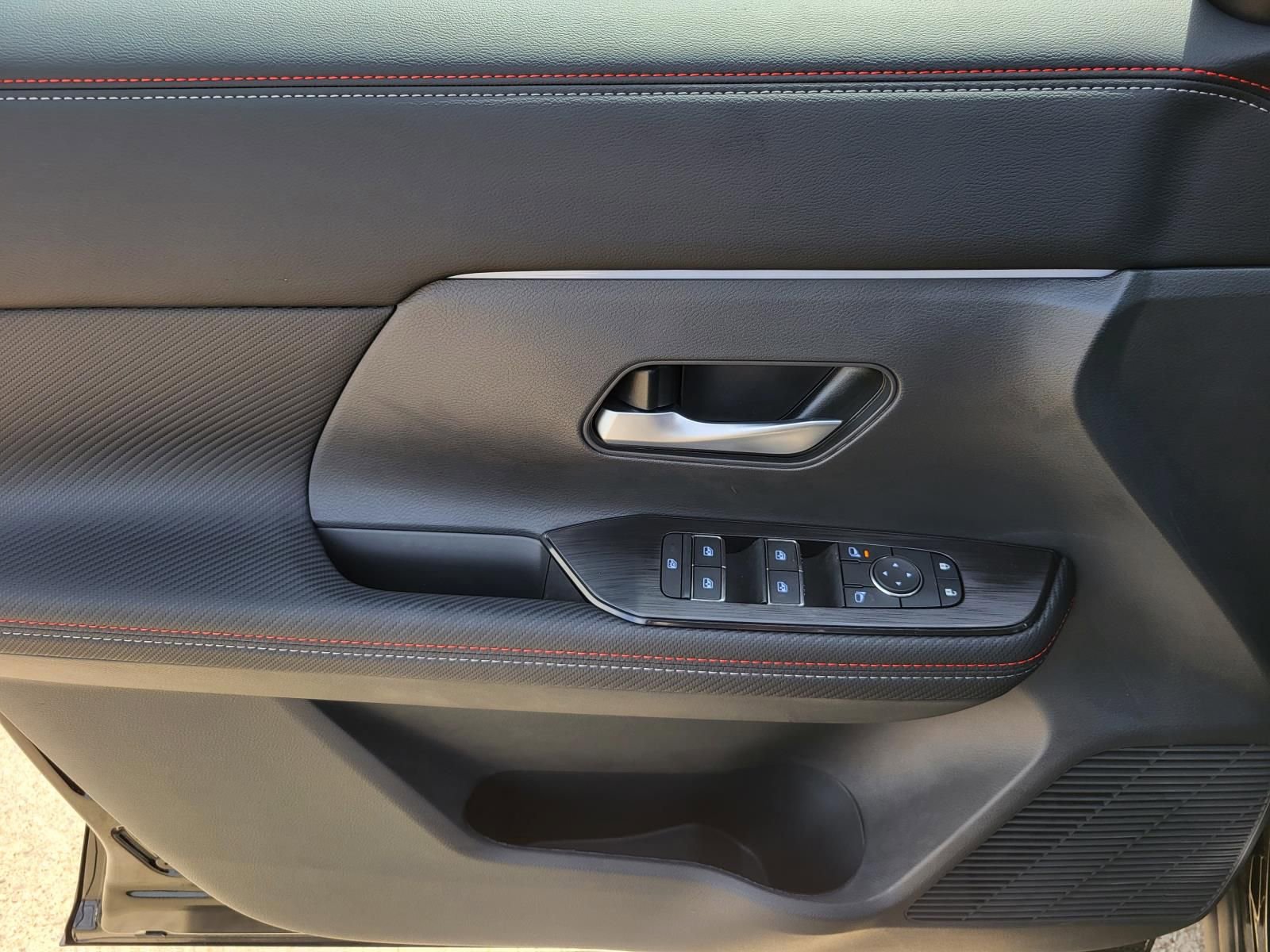 New 2026 Nissan Kicks SR FWD image 18