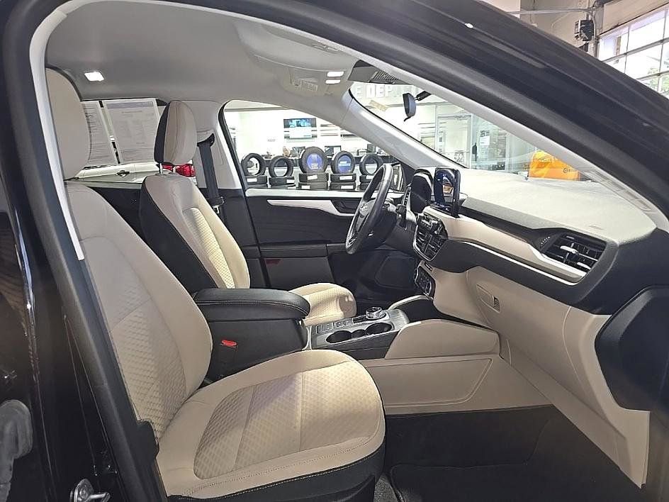 Used 2022 Ford Escape SE w/ Cold Weather Package image 35