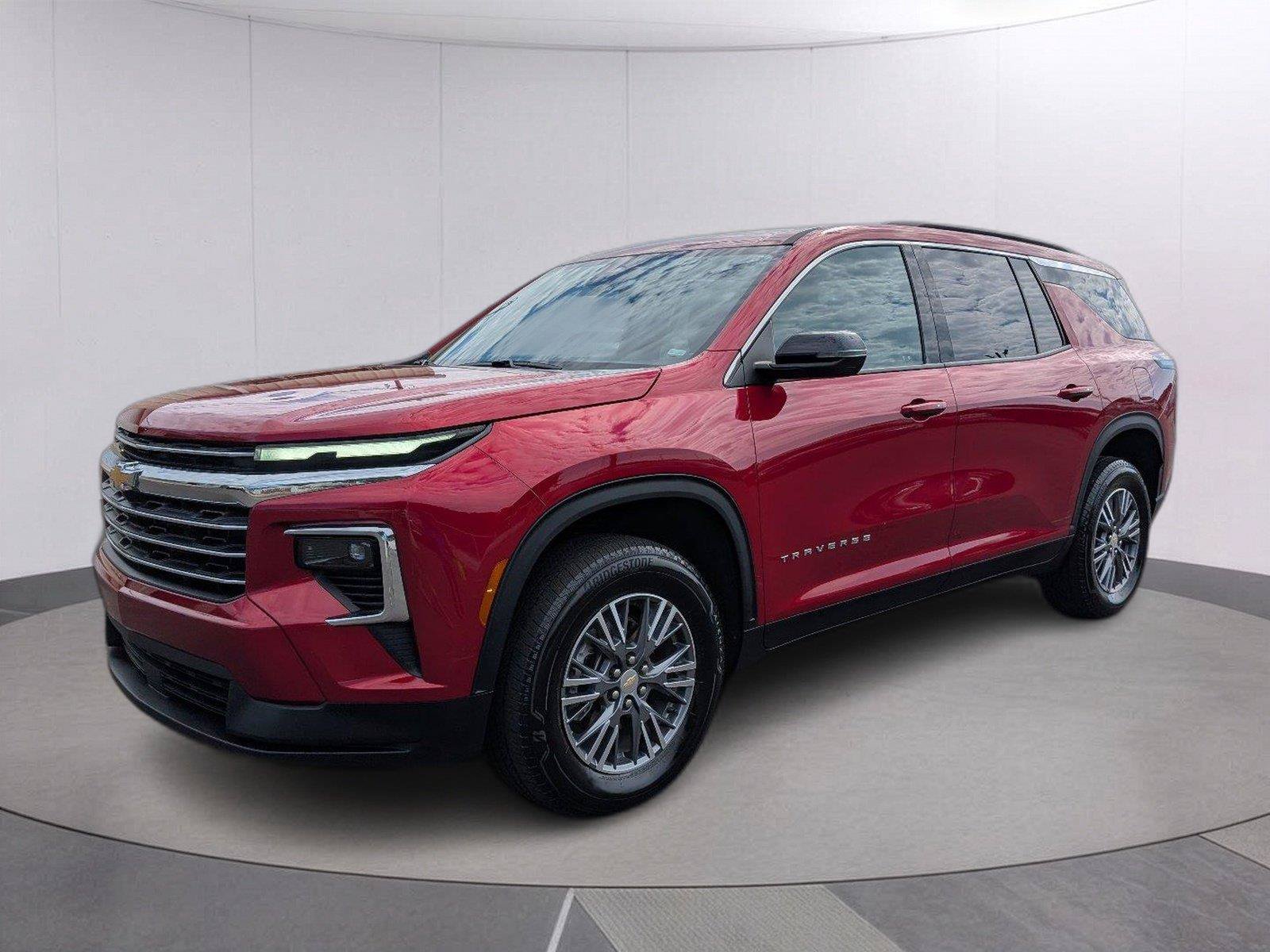 Used 2025 Chevrolet Traverse LT
