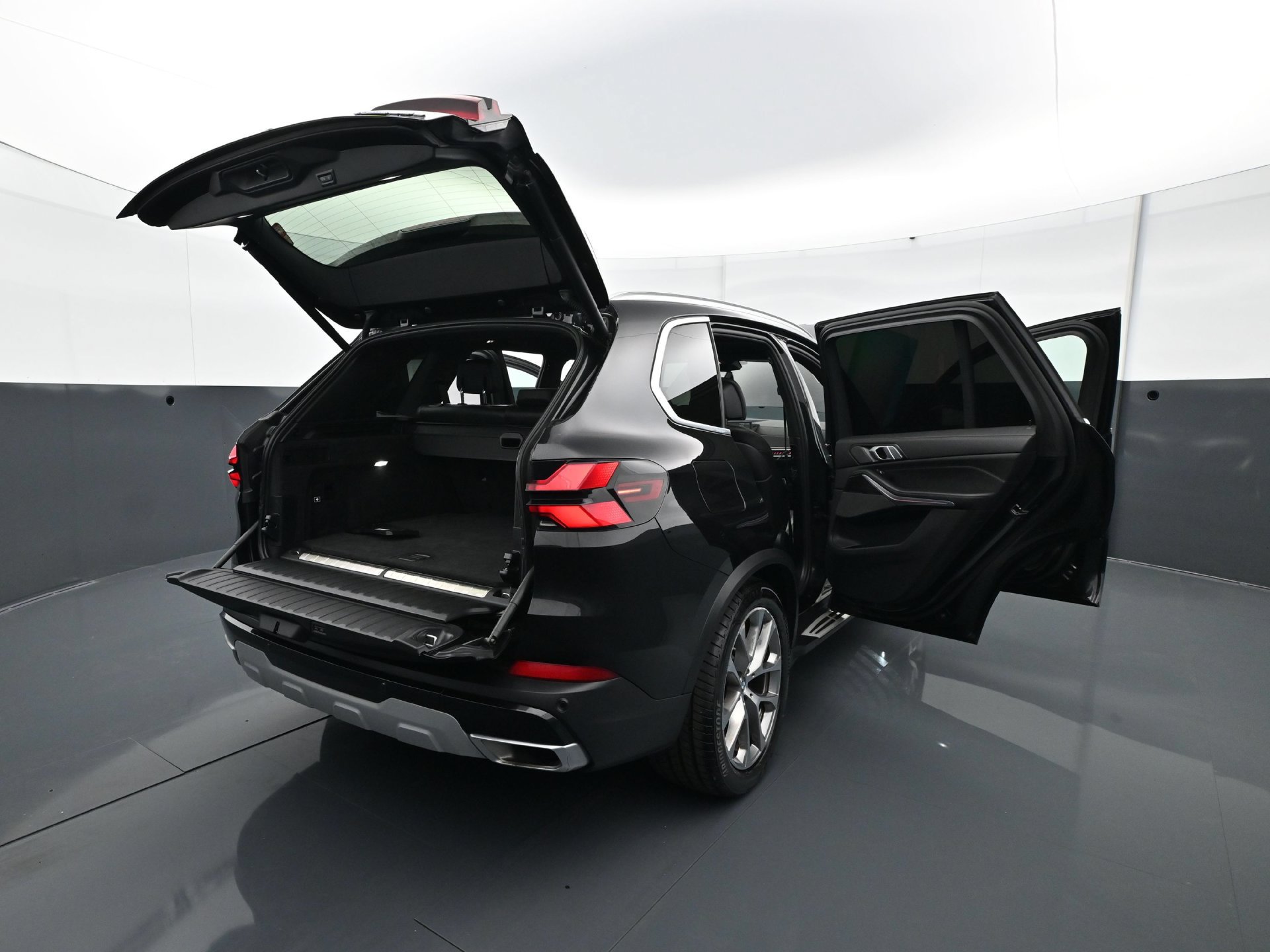 Used 2025 BMW X5 xDrive50e AWD/4WD image 52
