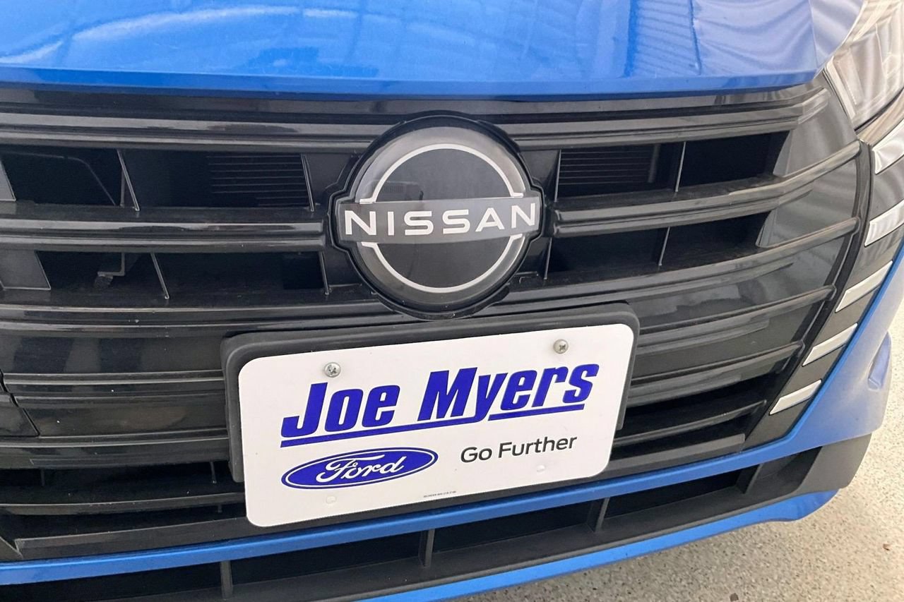 Used 2023 Nissan Versa SV FWD image 27