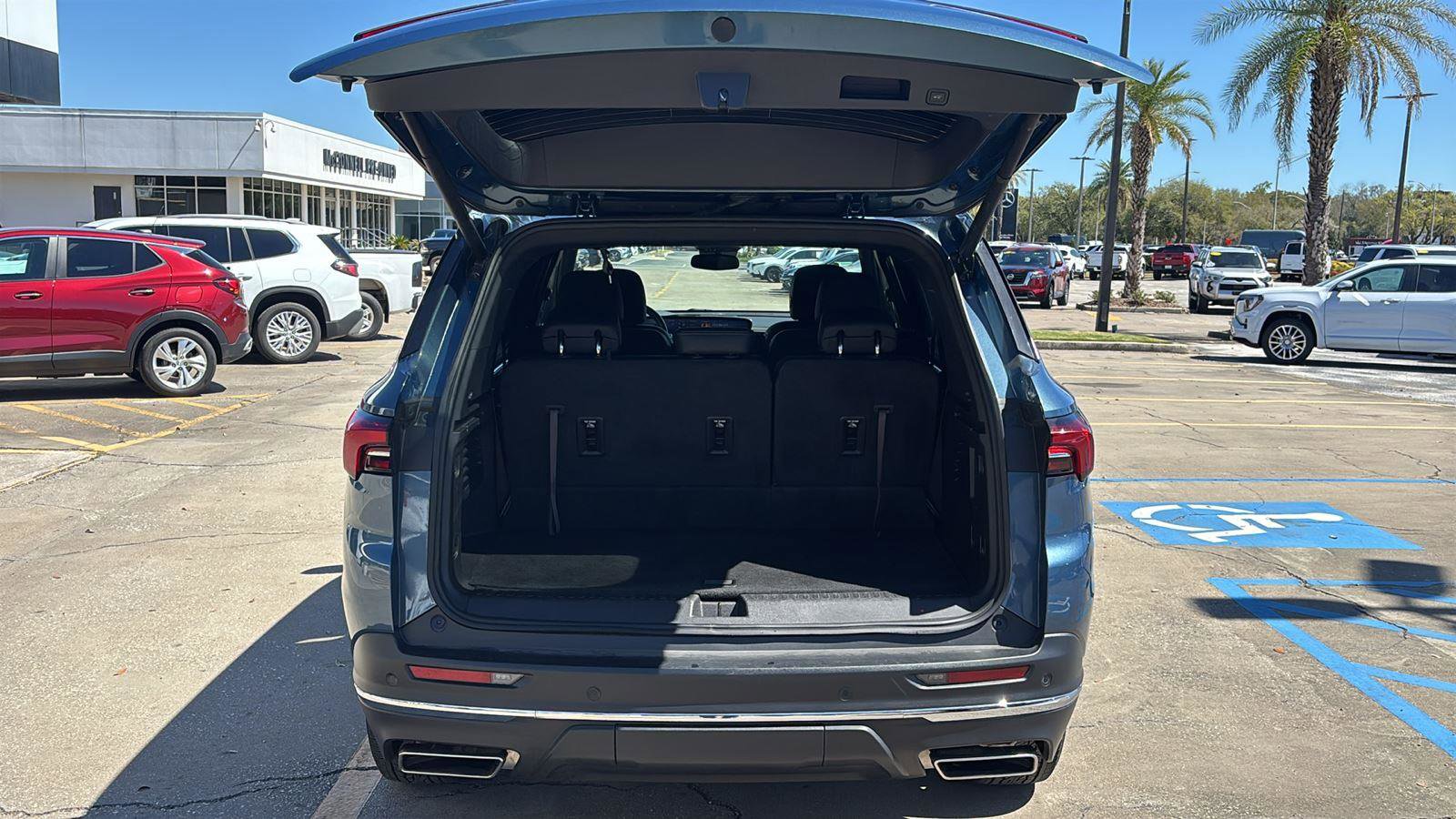 Certified 2025 Buick Enclave Preferred FWD image 18