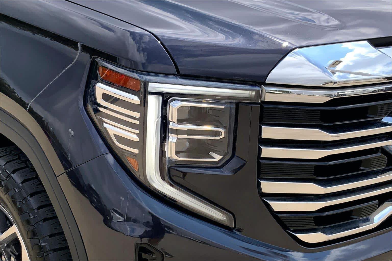 Used 2023 GMC Sierra 1500 SLT AWD/4WD image 26