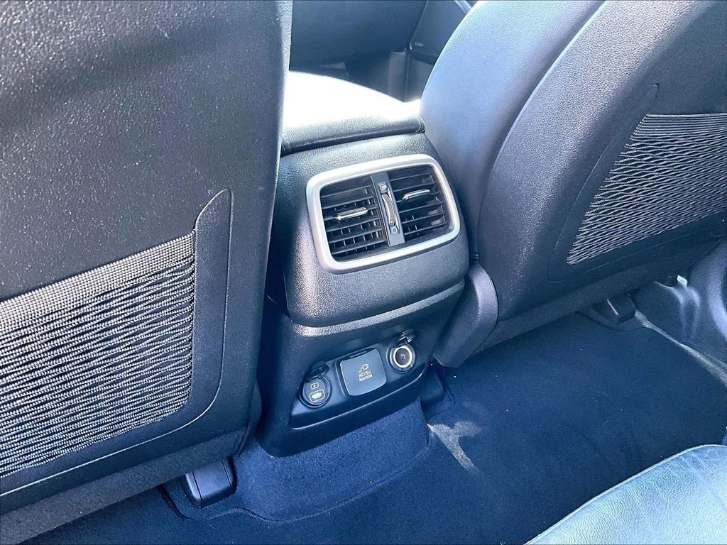 Used 2016 Kia Sorento SX image 30