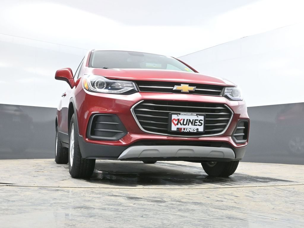 Used 2020 Chevrolet Trax LT w/ Sun & Sound Package image 32