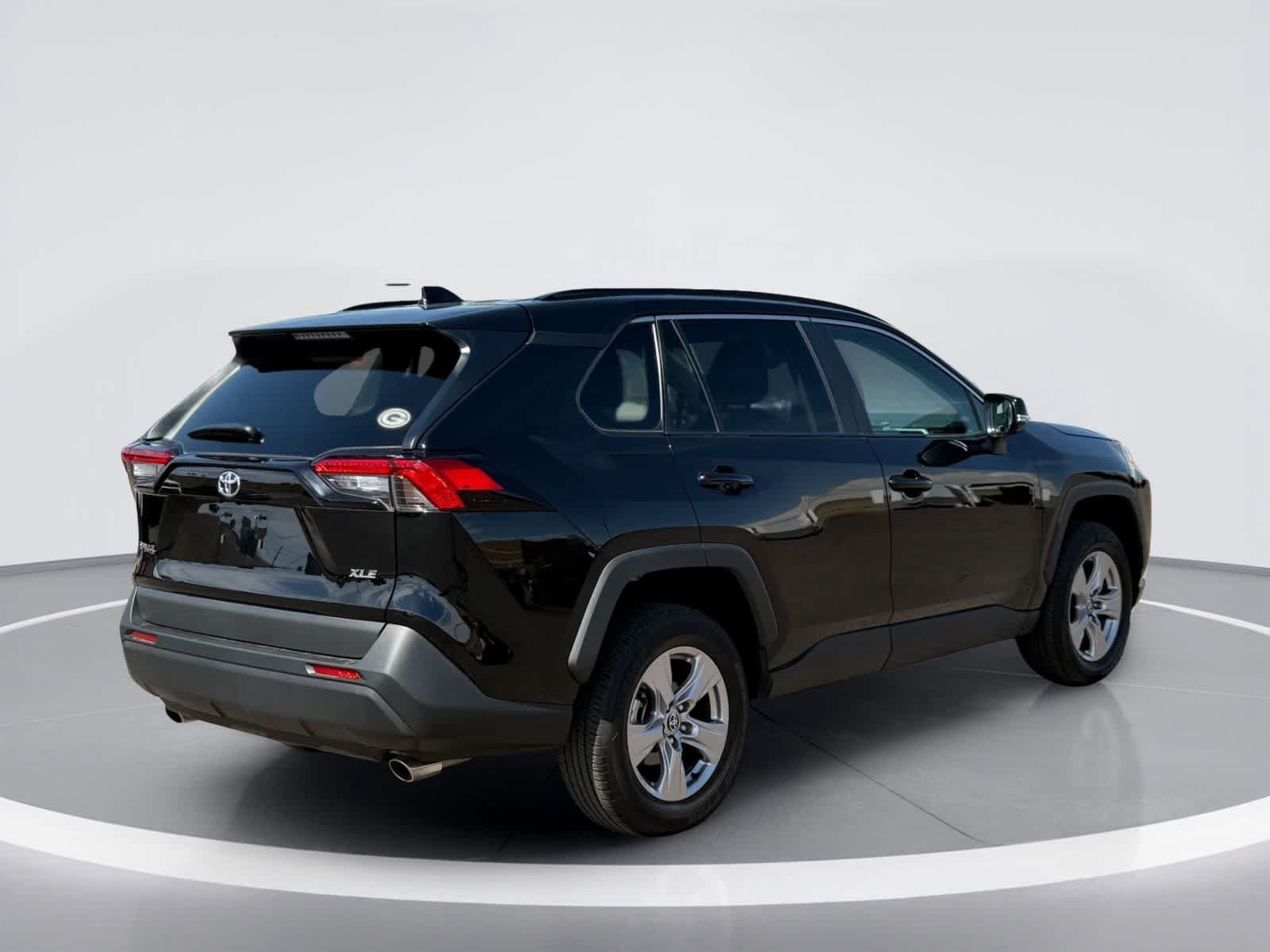 Used 2023 Toyota RAV4 XLE FWD image 5