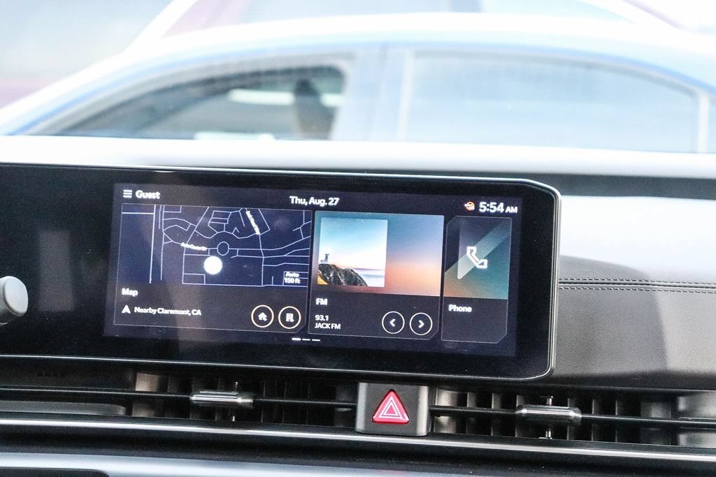 Used 2025 Kia Carnival FWD image 16