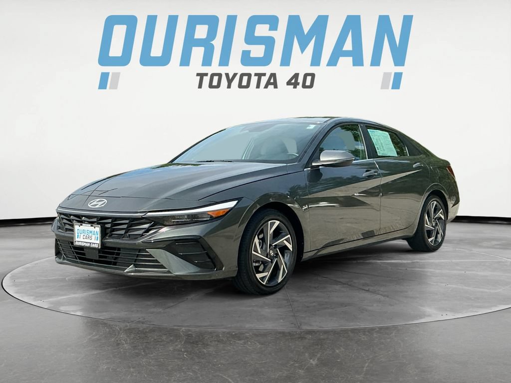 Used 2025 Hyundai Elantra Limited FWD image 3
