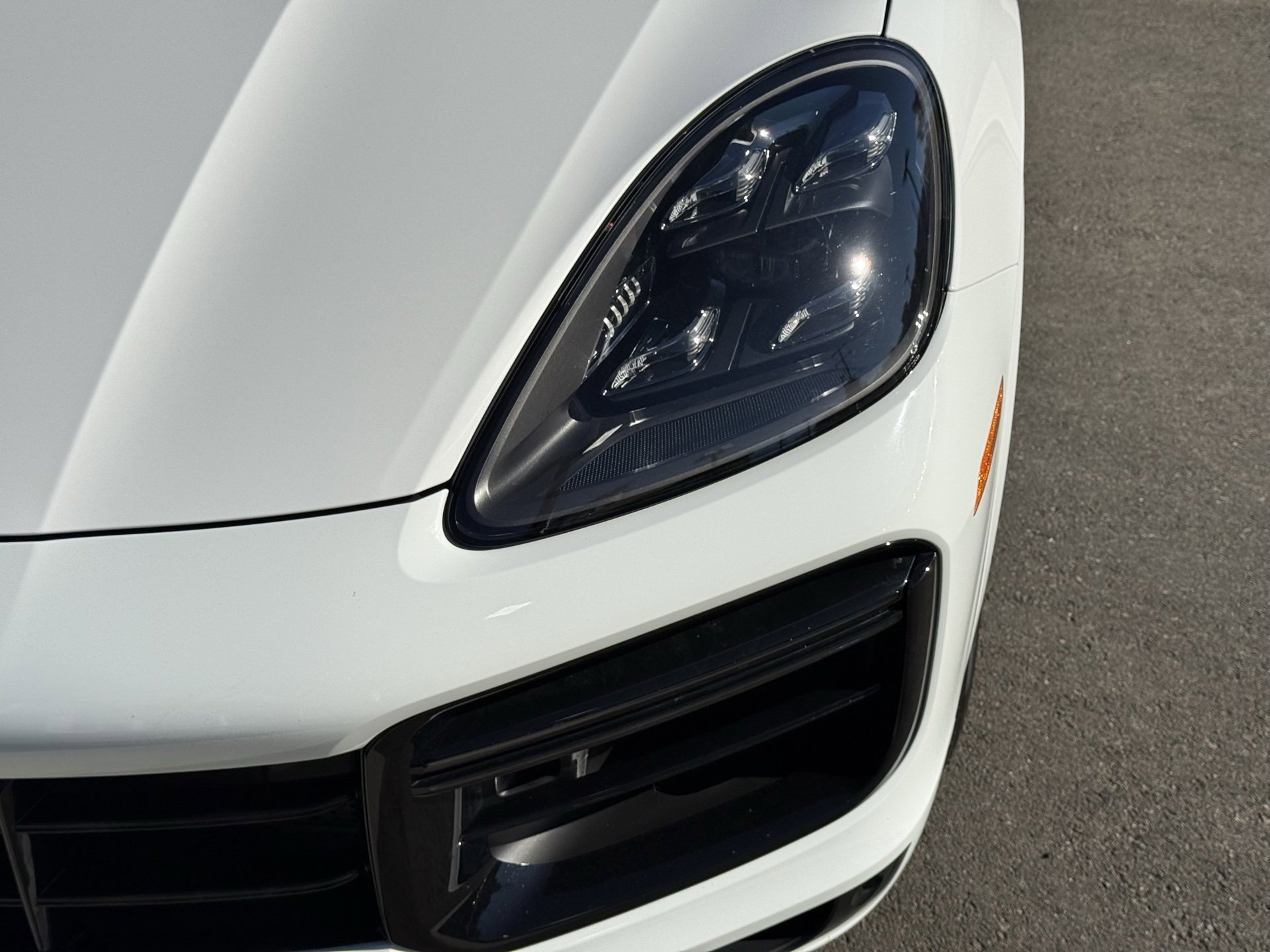 Certified 2022 Porsche Cayenne Turbo S image 11