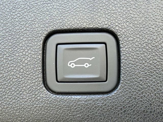 Used 2025 Cadillac XT6 Luxury image 13