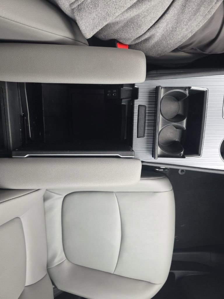 Used 2025 Toyota Sienna XLE image 27