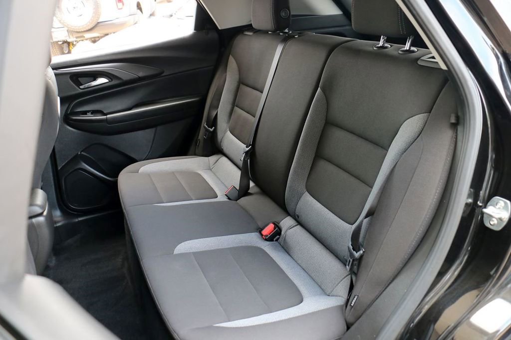 Used 2025 Chevrolet TrailBlazer LS w/ LS Convenience Package FWD image 18