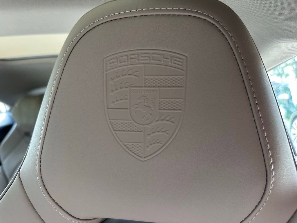 Used 2025 Porsche Panamera image 18