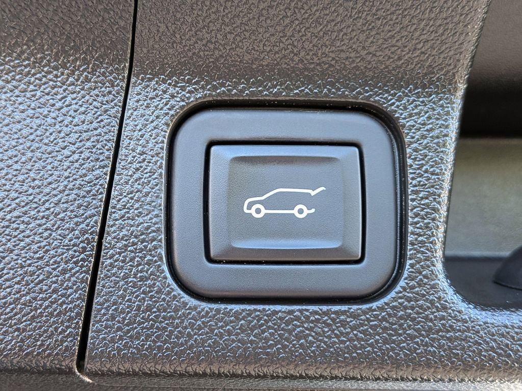 Used 2023 GMC Acadia SLE w/ Driver Convenience Package image 14