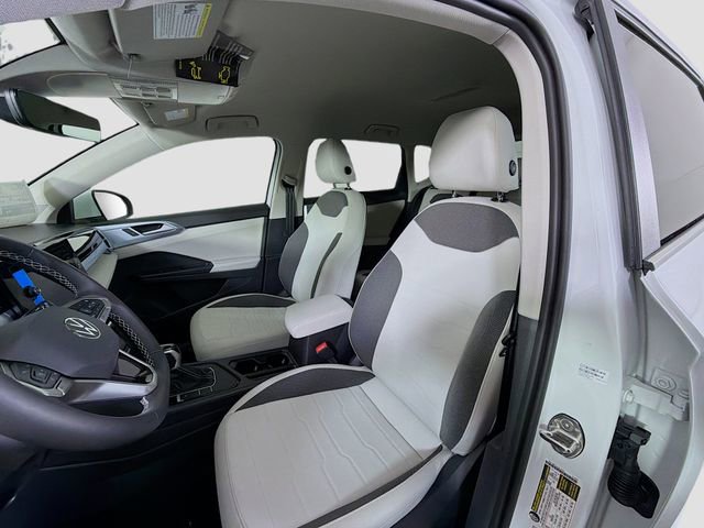 New 2026 Volkswagen Taos SE image 11