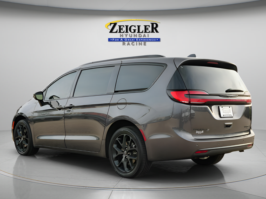 Used 2023 Chrysler Pacifica Limited w/ S Appearance Package AWD/4WD image 6