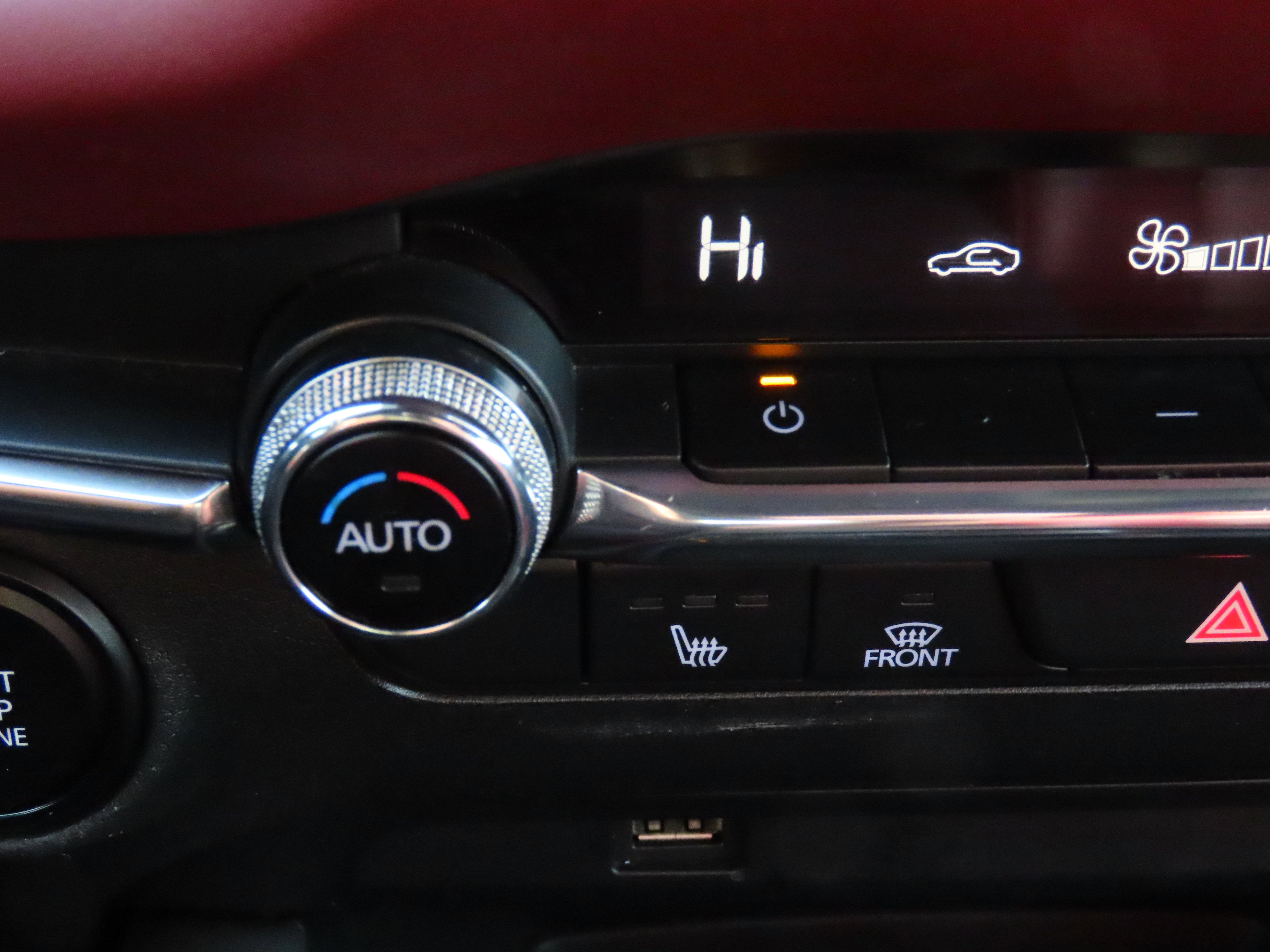 Used 2019 MAZDA MAZDA3 Hatchback w/ Premium Package image 25