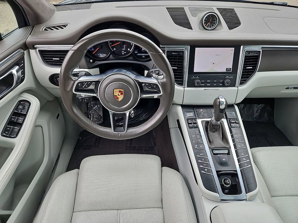 Used 2018 Porsche Macan Turbo image 12
