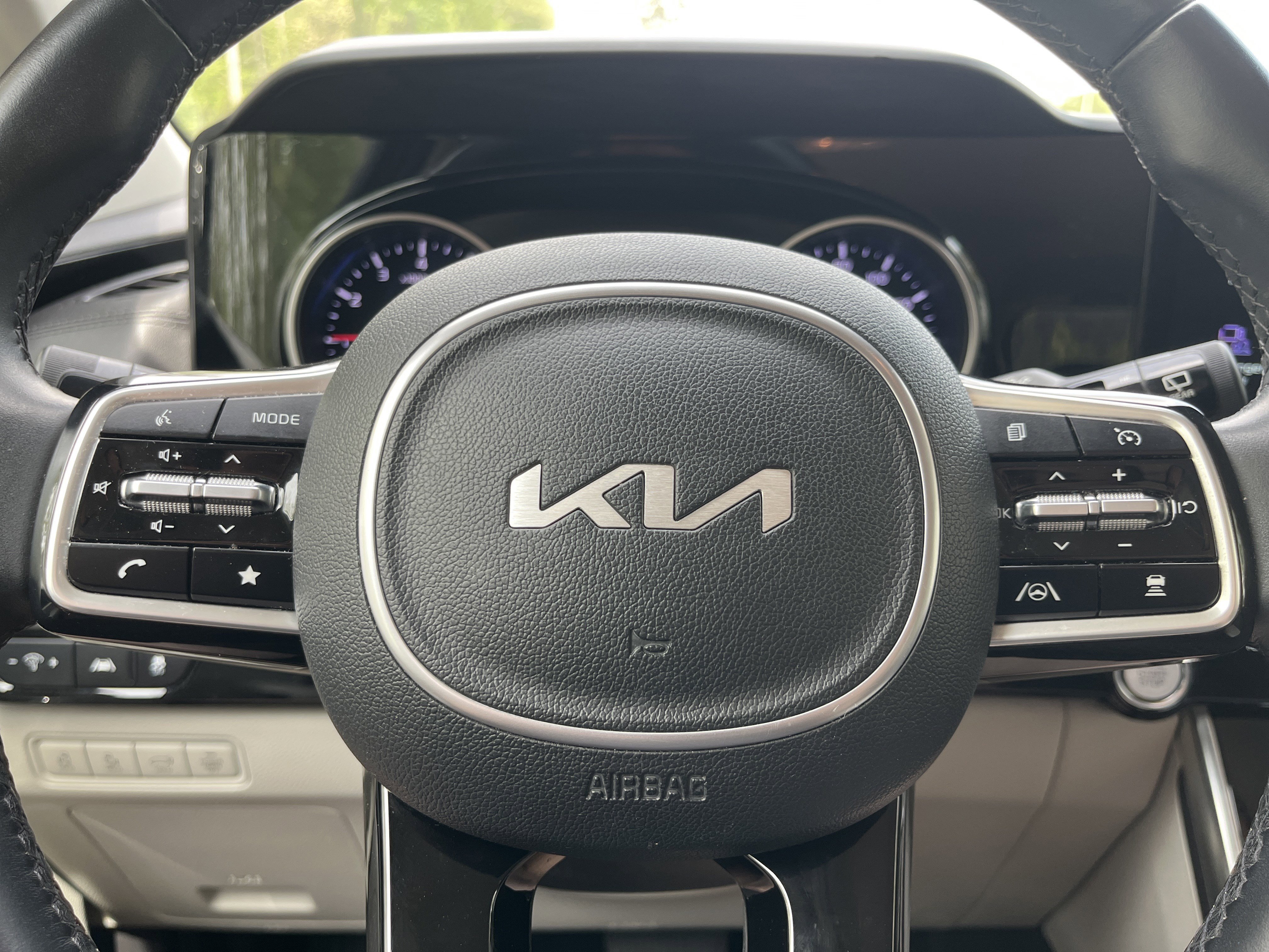 Used 2022 Kia Carnival EX FWD image 12