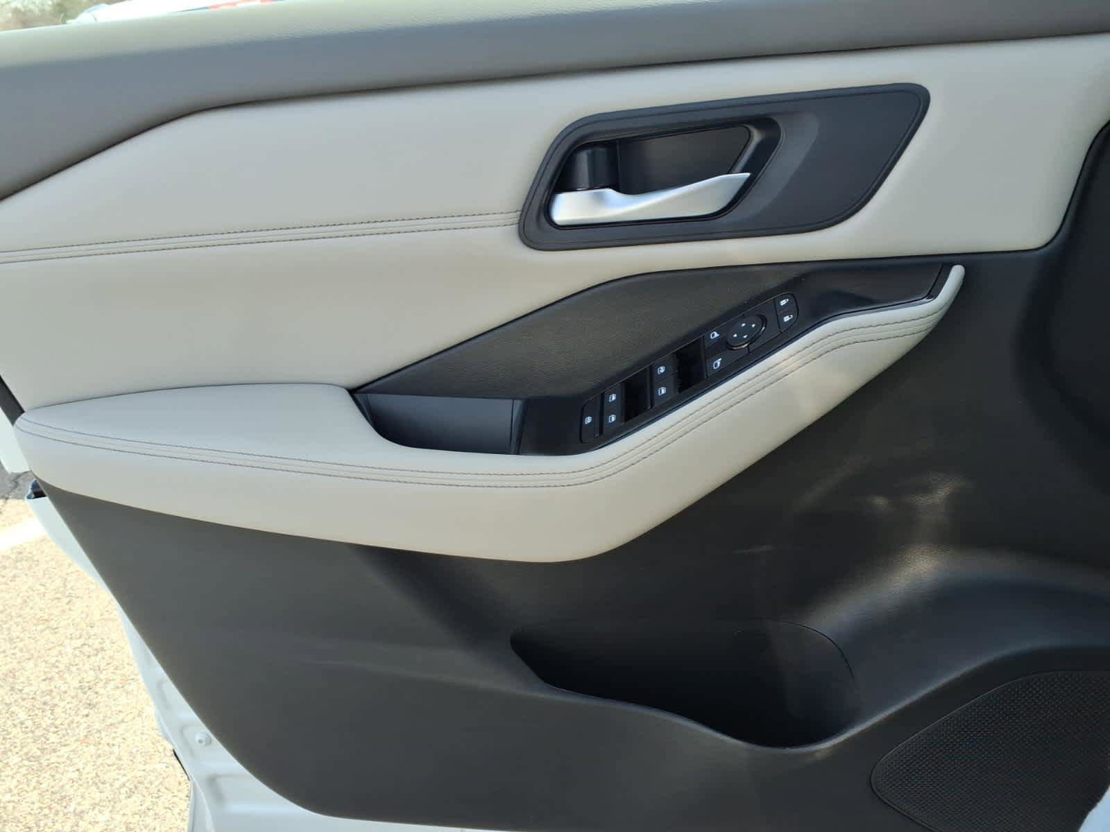 Certified 2023 Nissan Rogue SV w/ SV Premium B Package image 16