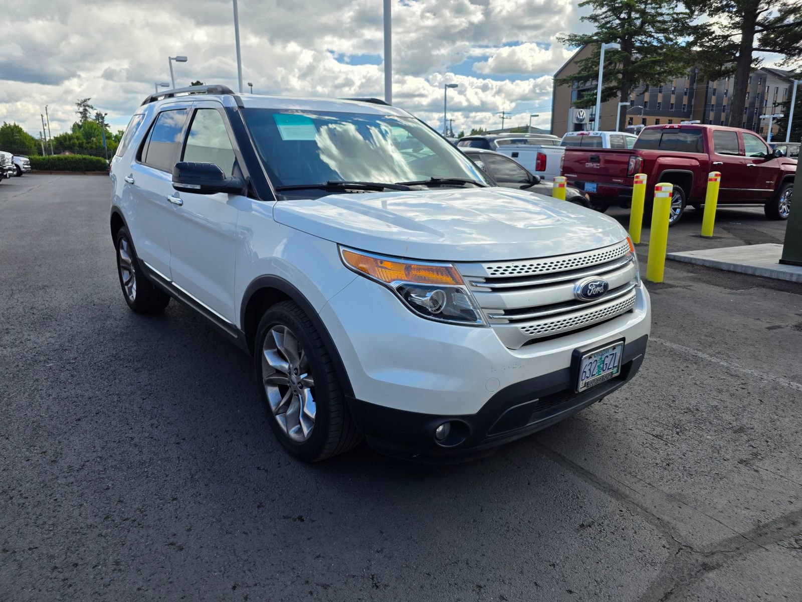 Used 2015 Ford Explorer XLT w/ Equipment Group 202A AWD/4WD image 1