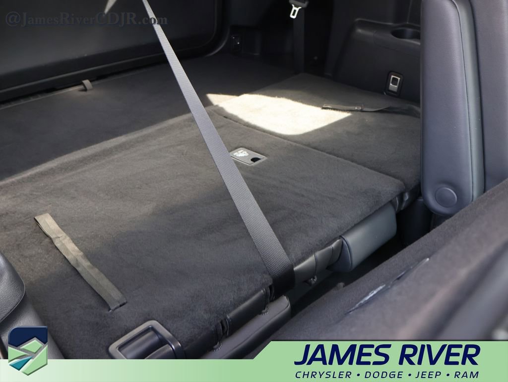 Used 2025 Toyota Highlander XLE image 13