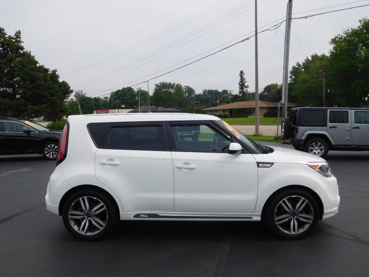 Used 2016 Kia Soul + w/ Soulful Package image 2