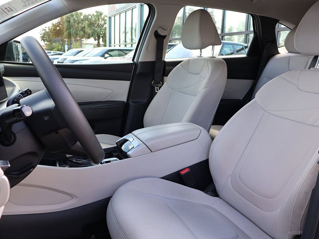 Used 2025 Hyundai Tucson SE image 26