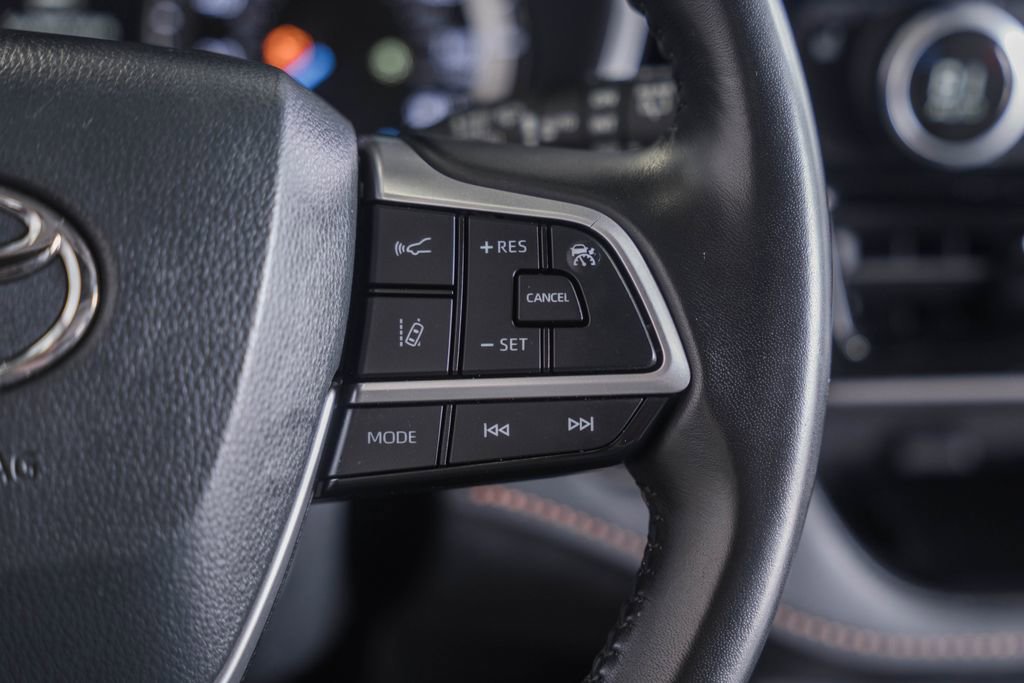 Used 2023 Toyota Highlander Bronze Edition image 31