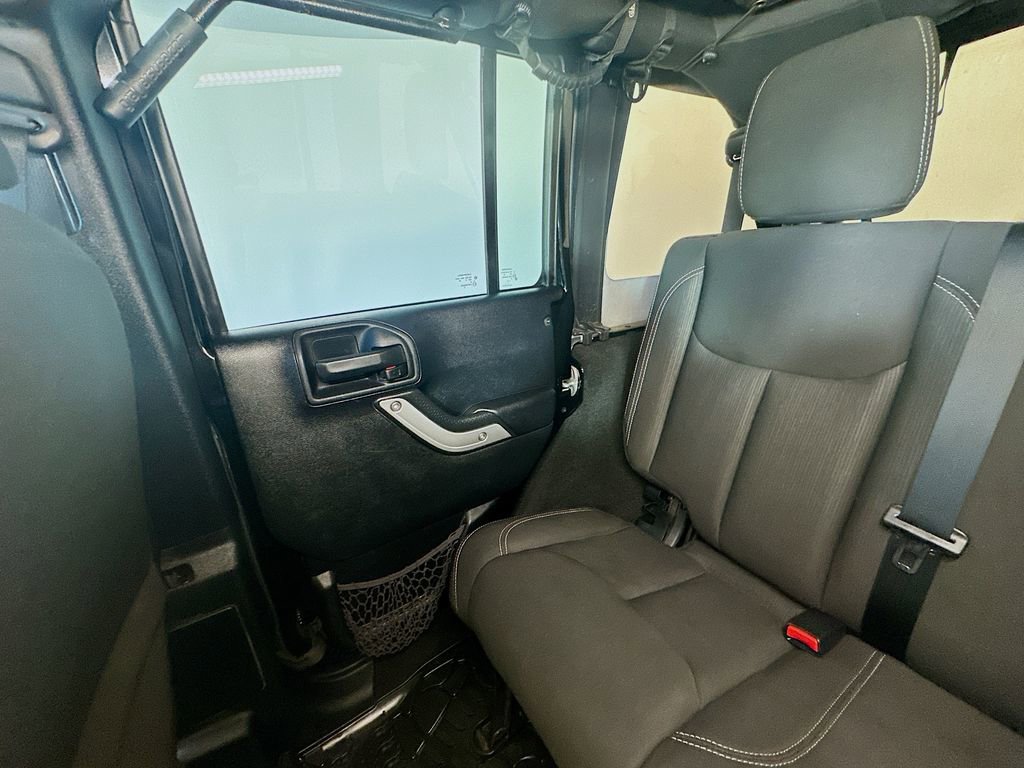 Used 2016 Jeep Wrangler Unlimited Sahara AWD/4WD image 12