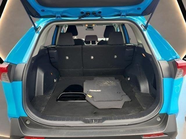 Used 2019 Toyota RAV4 LE FWD image 25