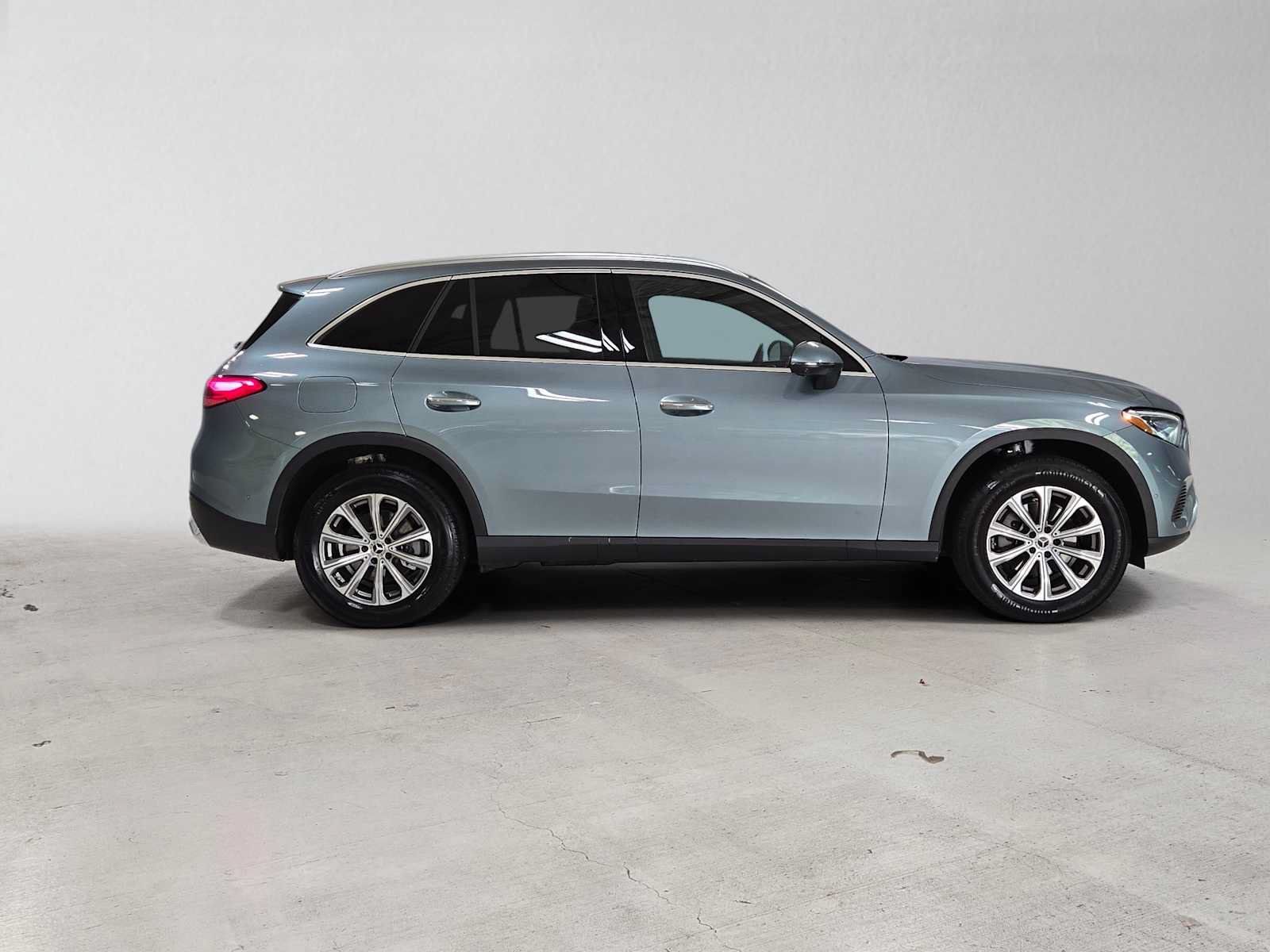 Used 2026 Mercedes-Benz GLC 300 4MATIC image 2