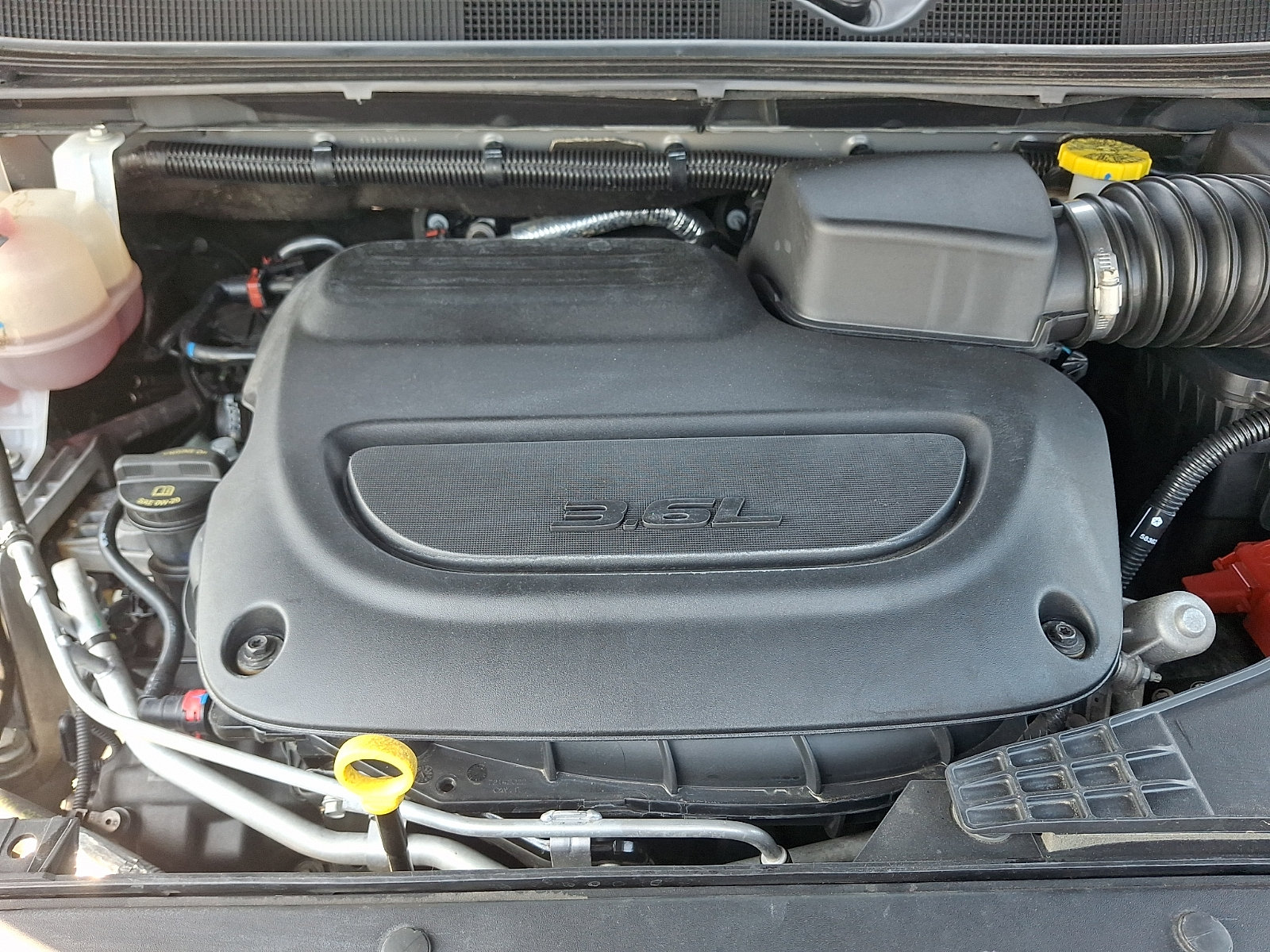 Used 2025 Chrysler Pacifica Limited FWD image 28