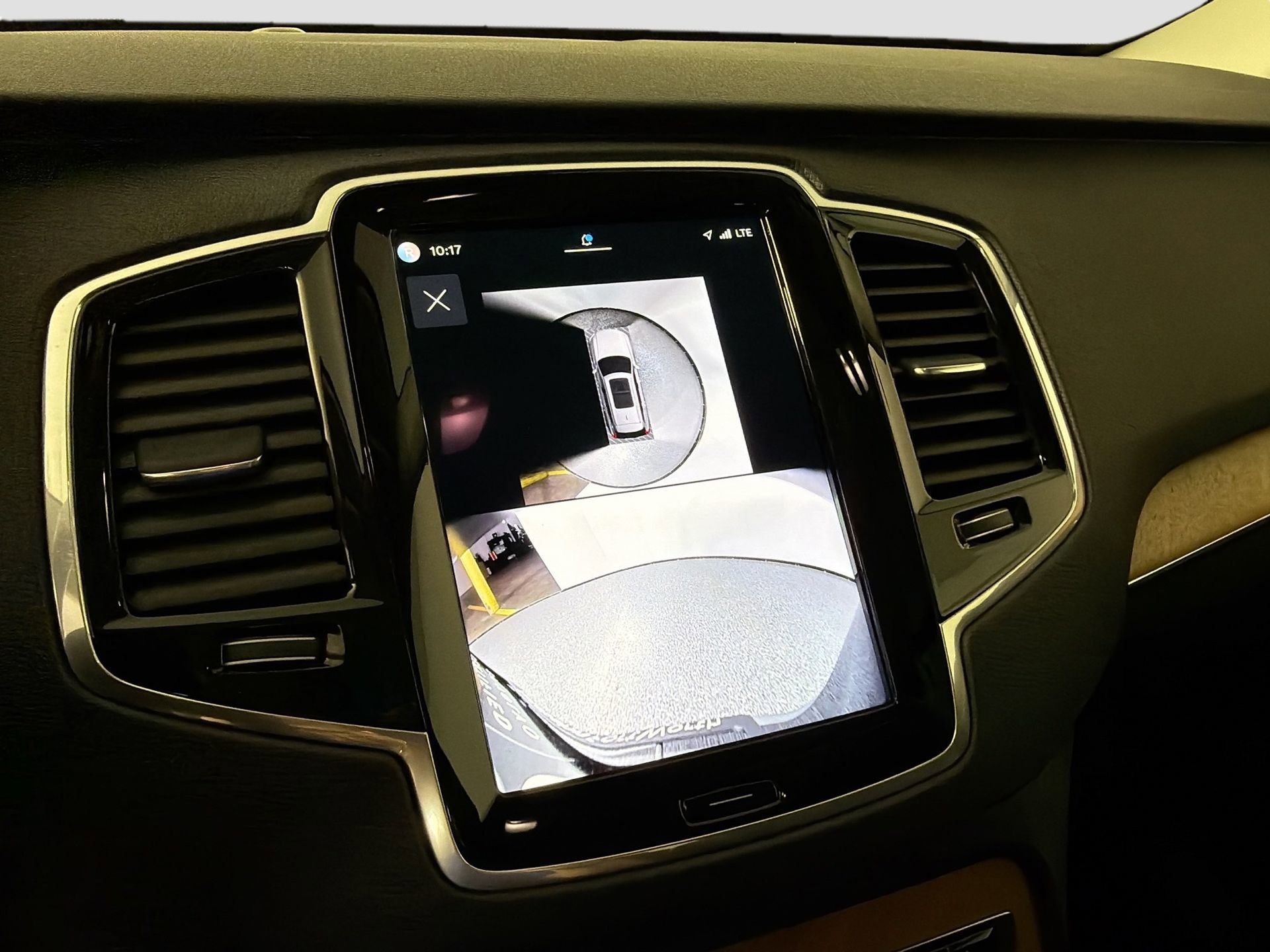 Certified 2024 Volvo XC90 B6 Plus AWD/4WD image 14