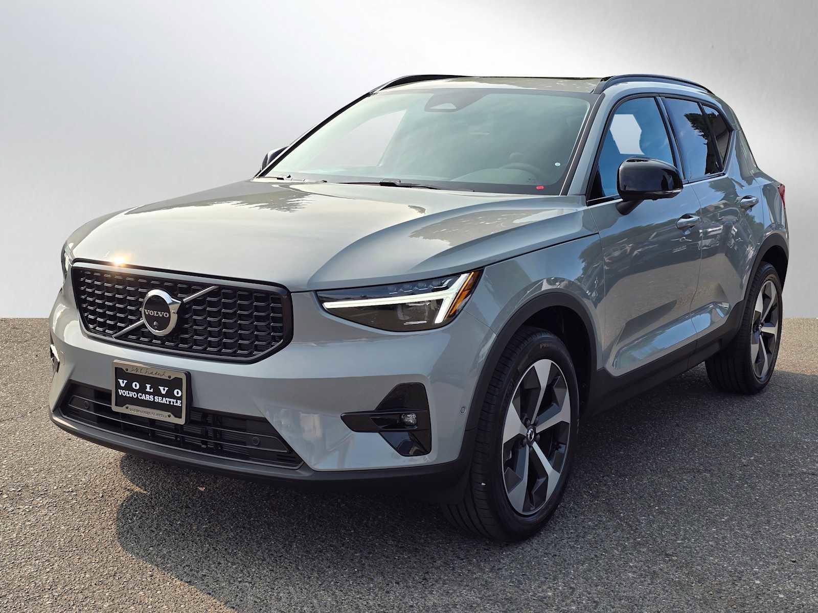 New 2026 Volvo XC40 B5 Plus w/ Protection Package Premier image 7
