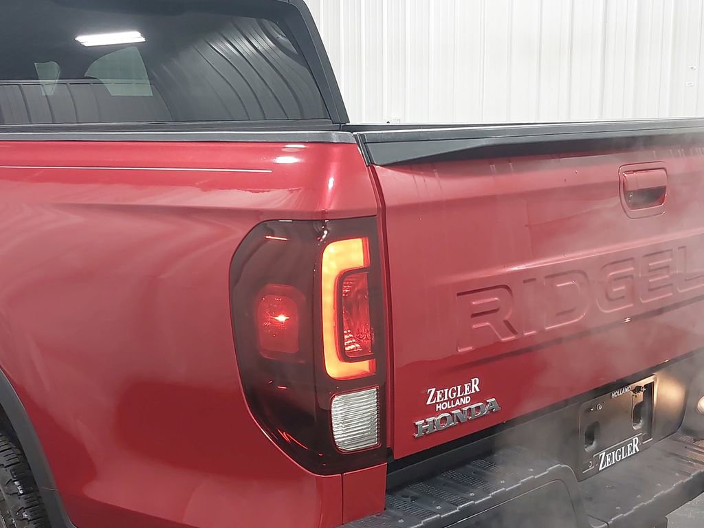 Used 2025 Honda Ridgeline Sport image 33