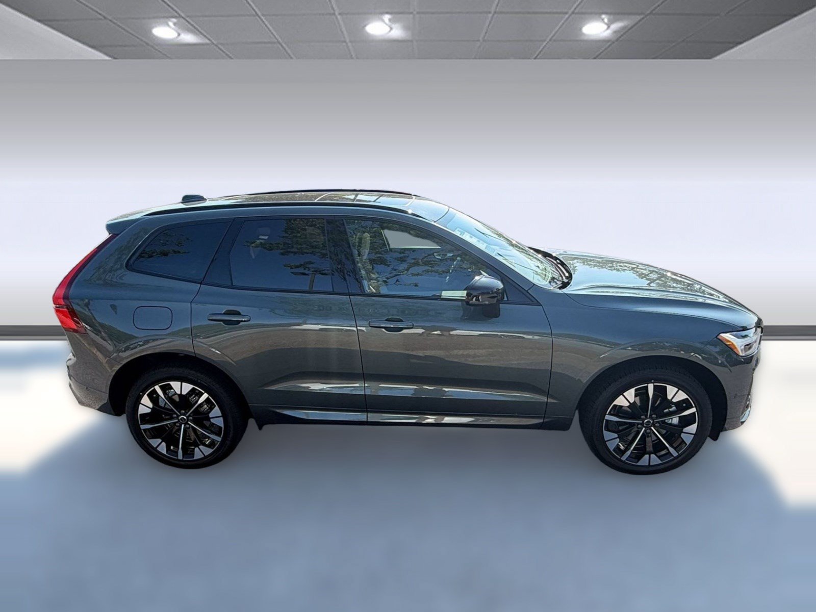 New 2027 Volvo XC60 B5 Plus AWD/4WD image 8