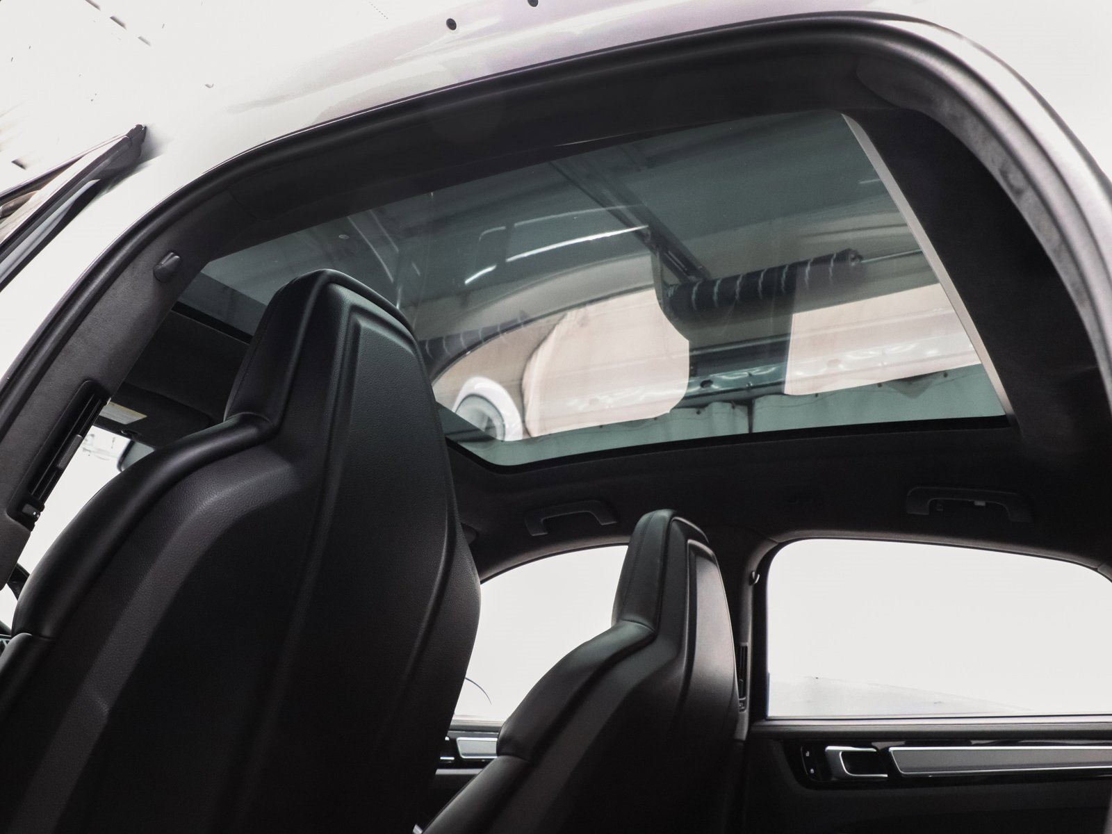 Used 2020 Porsche Cayenne Turbo image 23