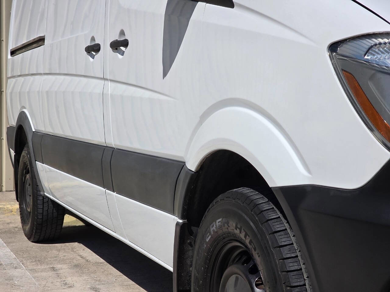 Used 2016 Mercedes-Benz Sprinter 2500 image 34