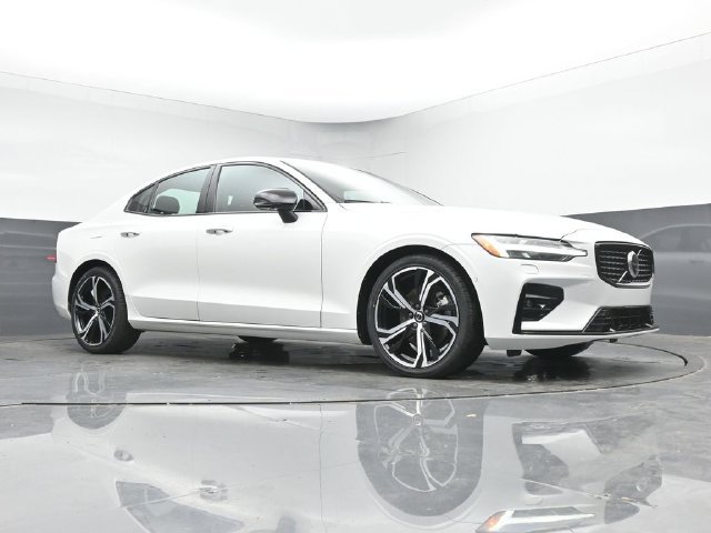 Used 2025 Volvo S60 B5 Plus FWD image 35