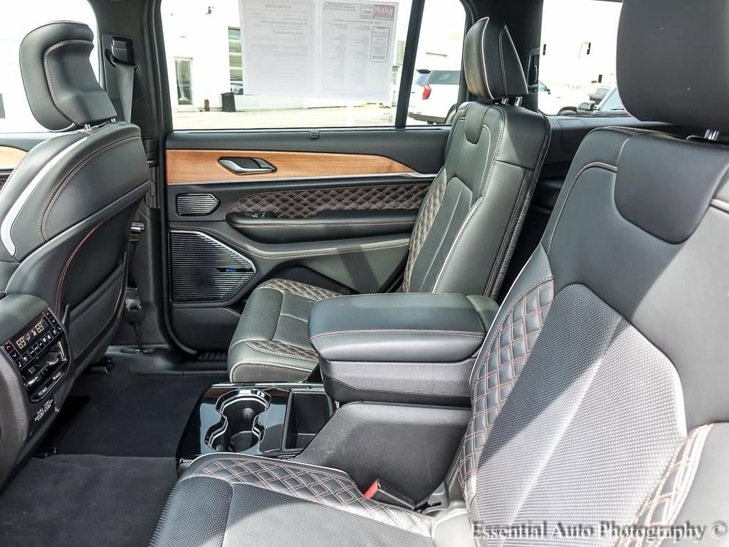 Used 2025 Jeep Grand Cherokee L Summit image 13