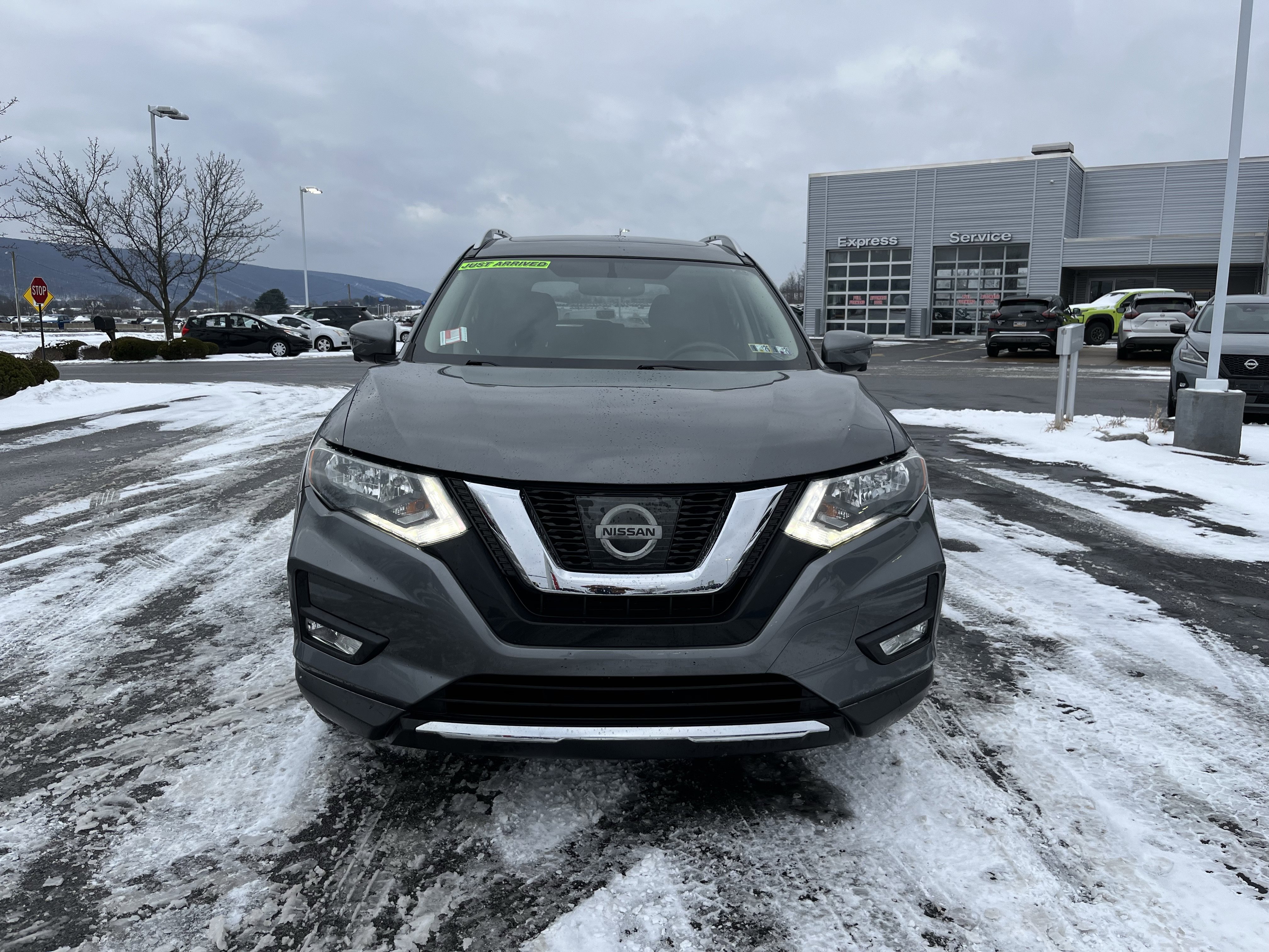 Used 2017 Nissan Rogue SV w/ Sun & Sound Touring Package image 10
