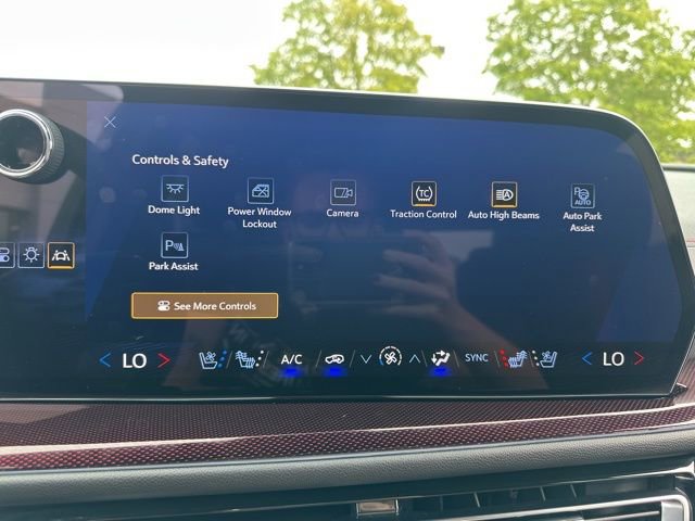 Used 2024 Chevrolet Traverse RS image 54