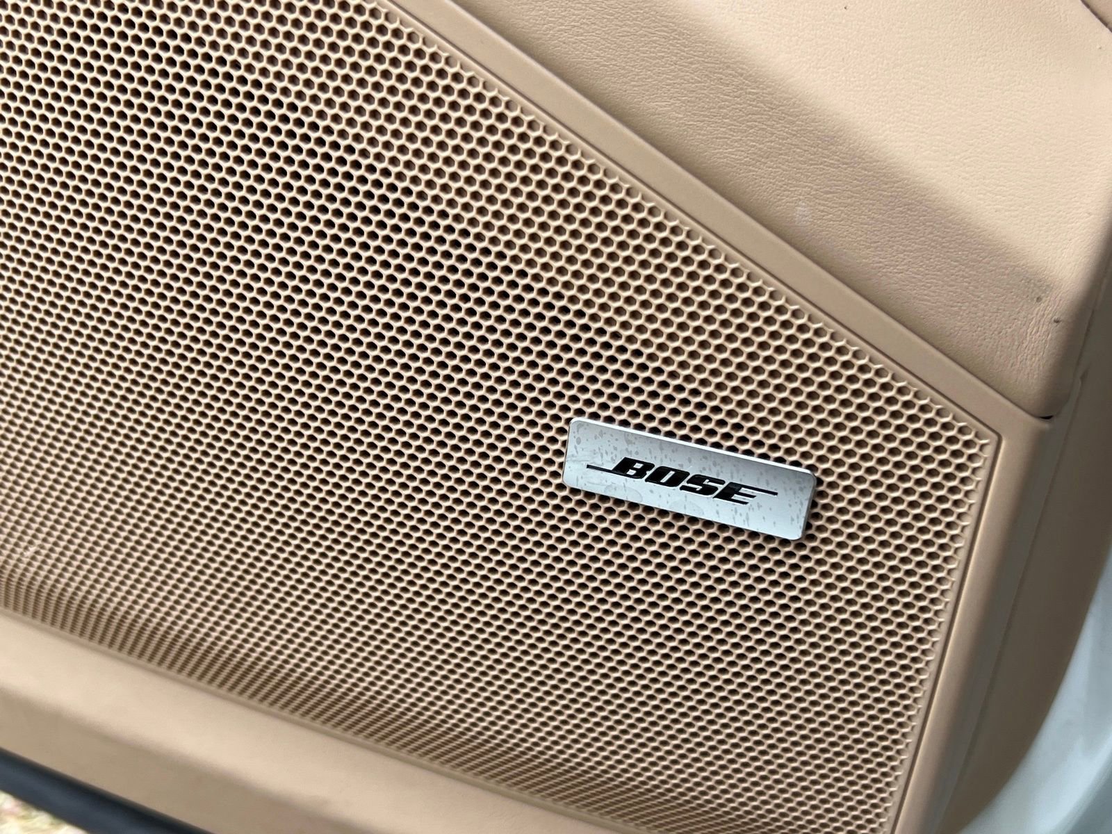 Certified 2023 Porsche Cayenne Platinum Edition image 31