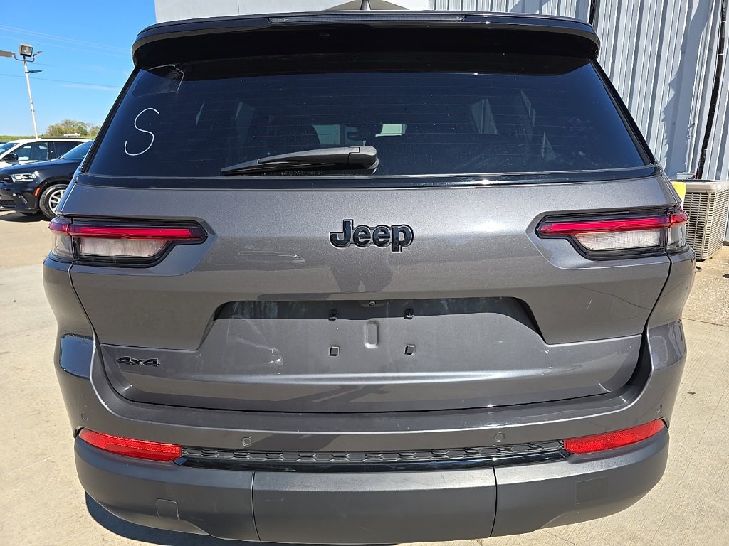 Used 2023 Jeep Grand Cherokee L Altitude AWD/4WD image 6