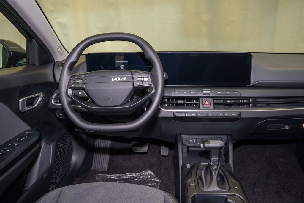 New 2025 Kia K4 LXS image 7