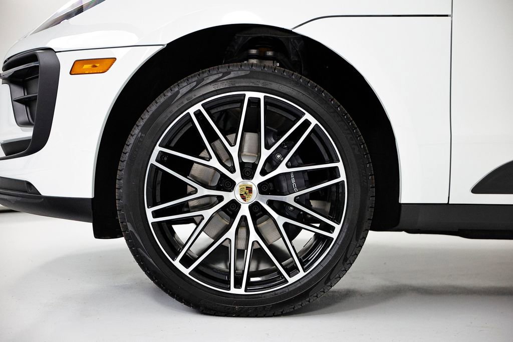 New 2026 Porsche Macan AWD/4WD image 13