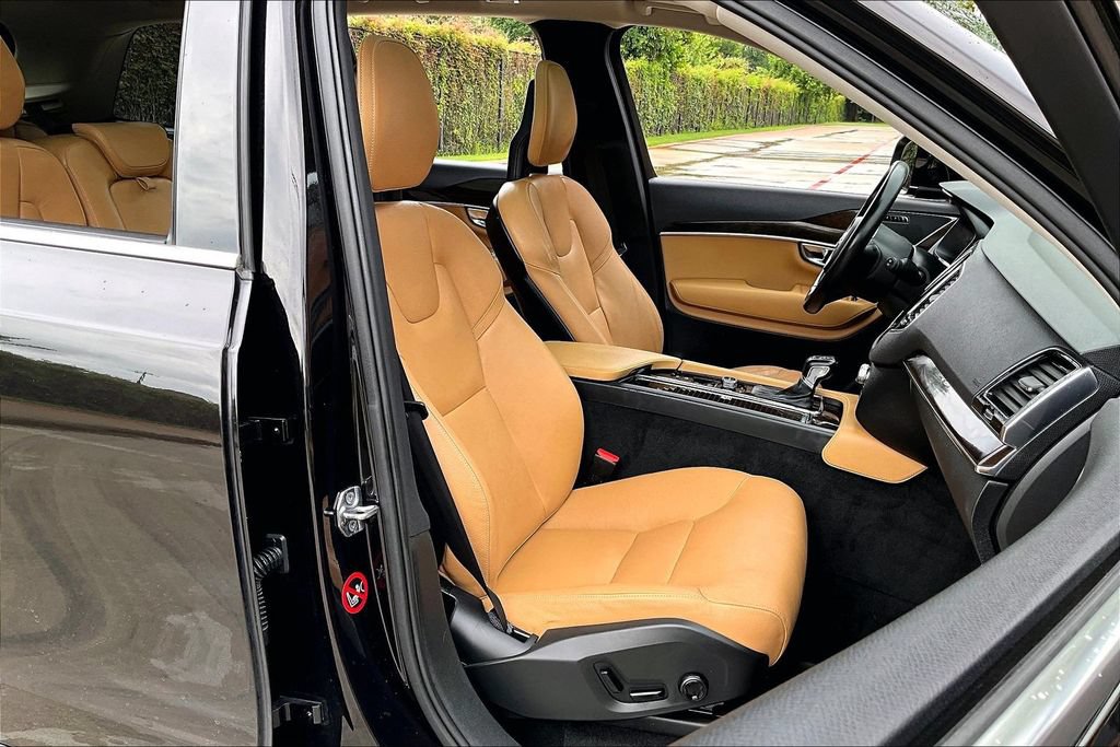 Used 2016 Volvo XC90 T6 Momentum w/ Momentum Plus Package AWD/4WD image 10