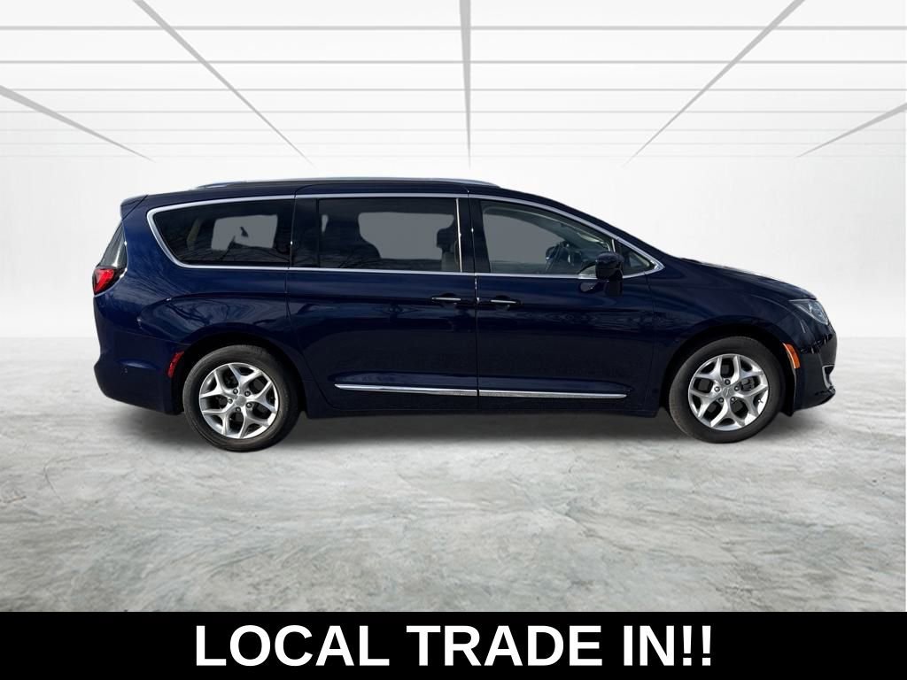 Used 2020 Chrysler Pacifica Touring-L w/ Tire & Wheel Group image 3